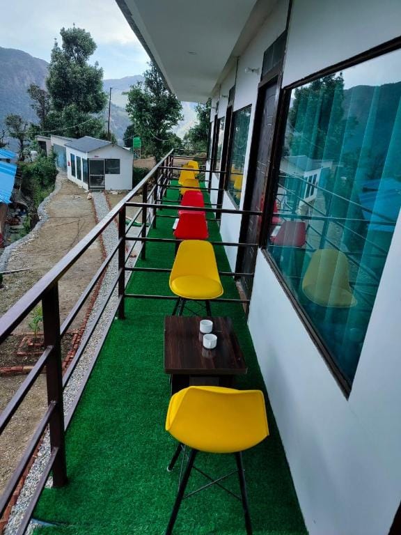 forest side resort Hotel in Uttarakhand