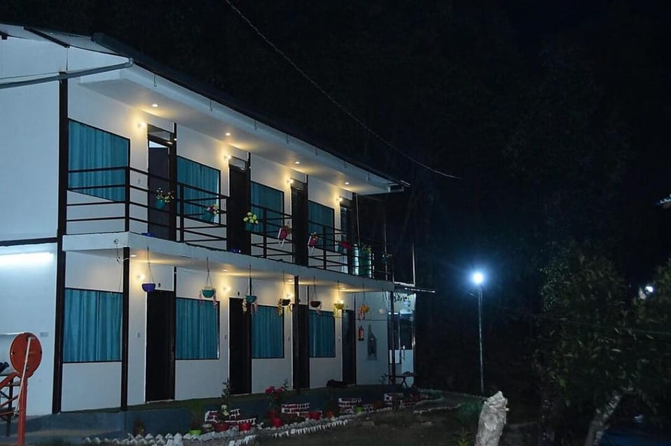 forest side resort Hotel in Uttarakhand