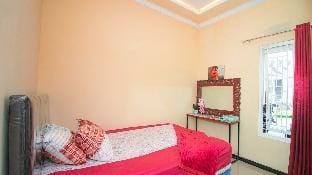 Kencana Mountain View | Balcony Vacation rental in Batu