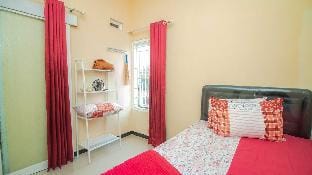Kencana Mountain View | Balcony Vacation rental in Batu