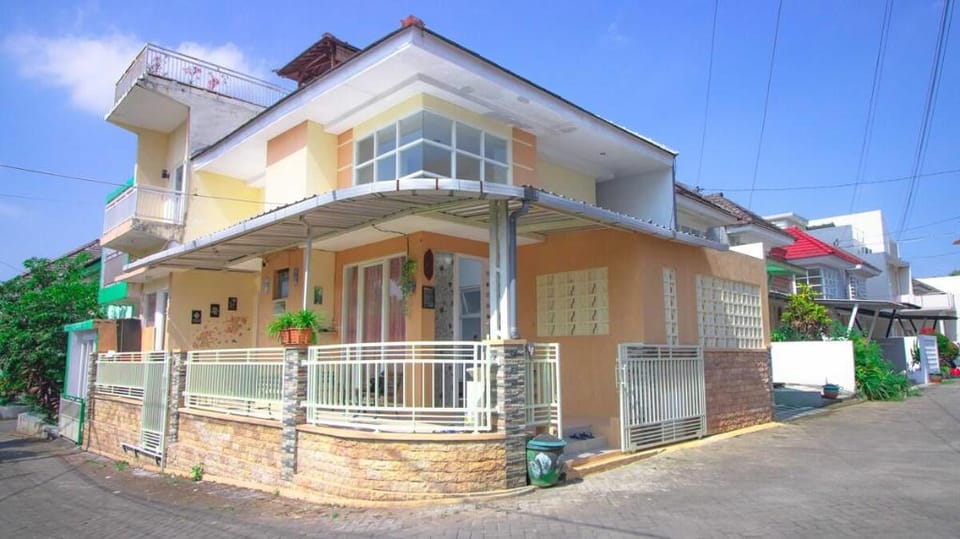 Villa XXI Private Pool & Rooftop Vacation rental in Batu