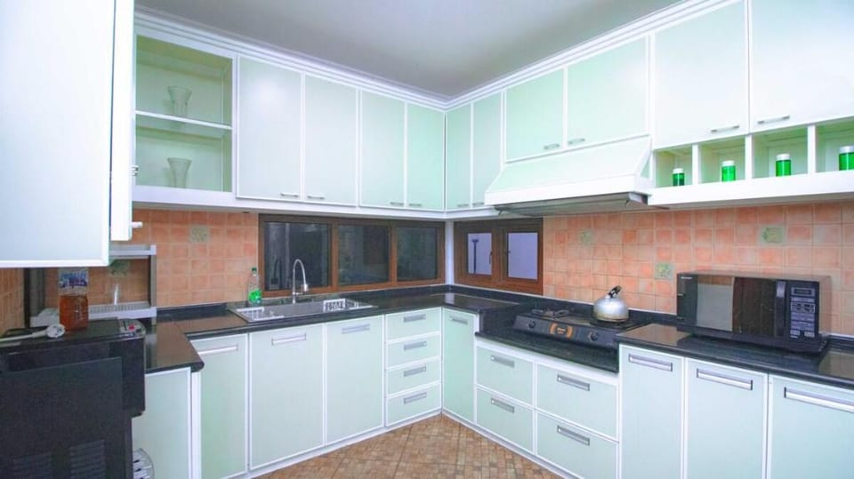 Odessa Private Pool | Mountain View Vacation rental in Batu