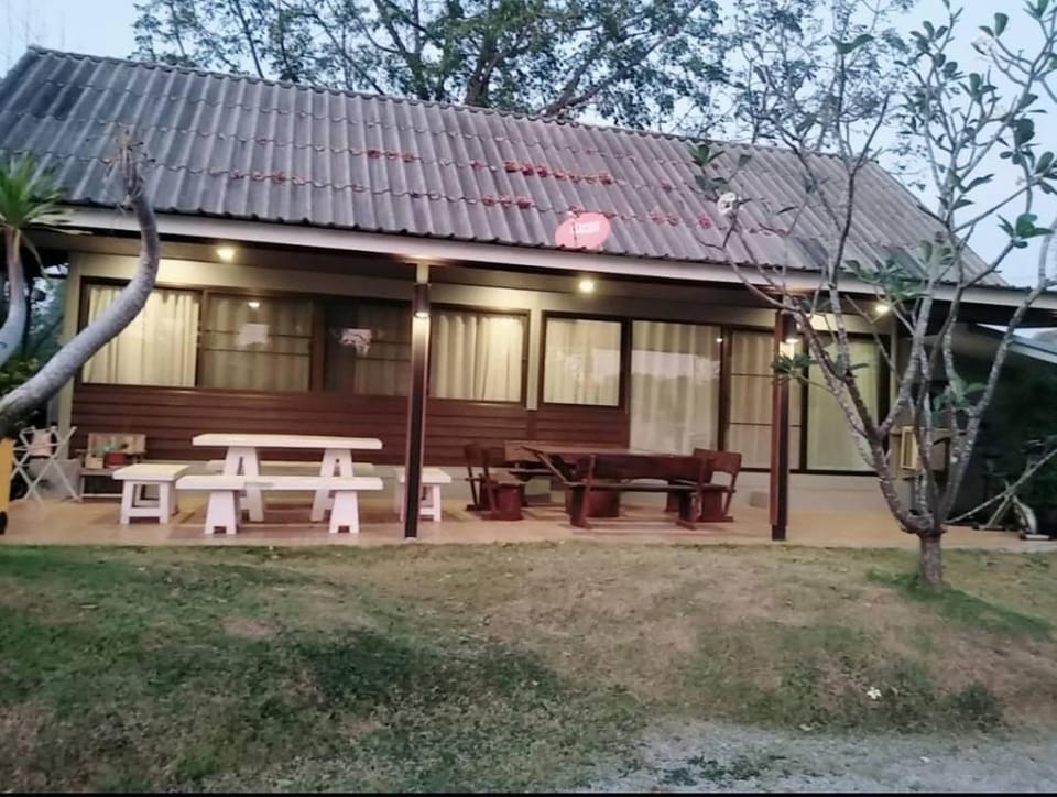ไร่หุบกะพง มาลีฮวนน่าResort&Restuarant(เพื่อนเพ) Vacation rental in Thailand