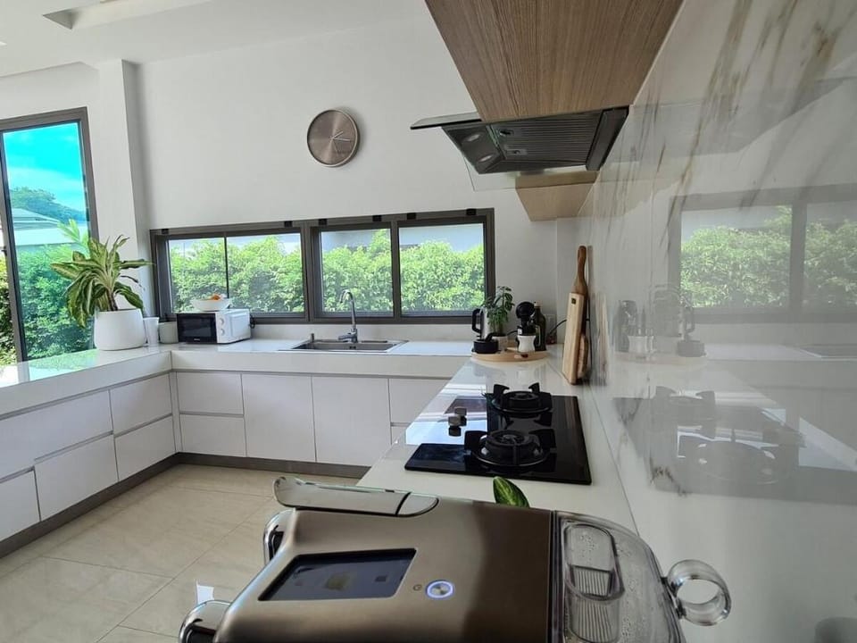 Villa Mimosa 1, Stunning 4 Bedroom Master Ensuite Villa in Rawai