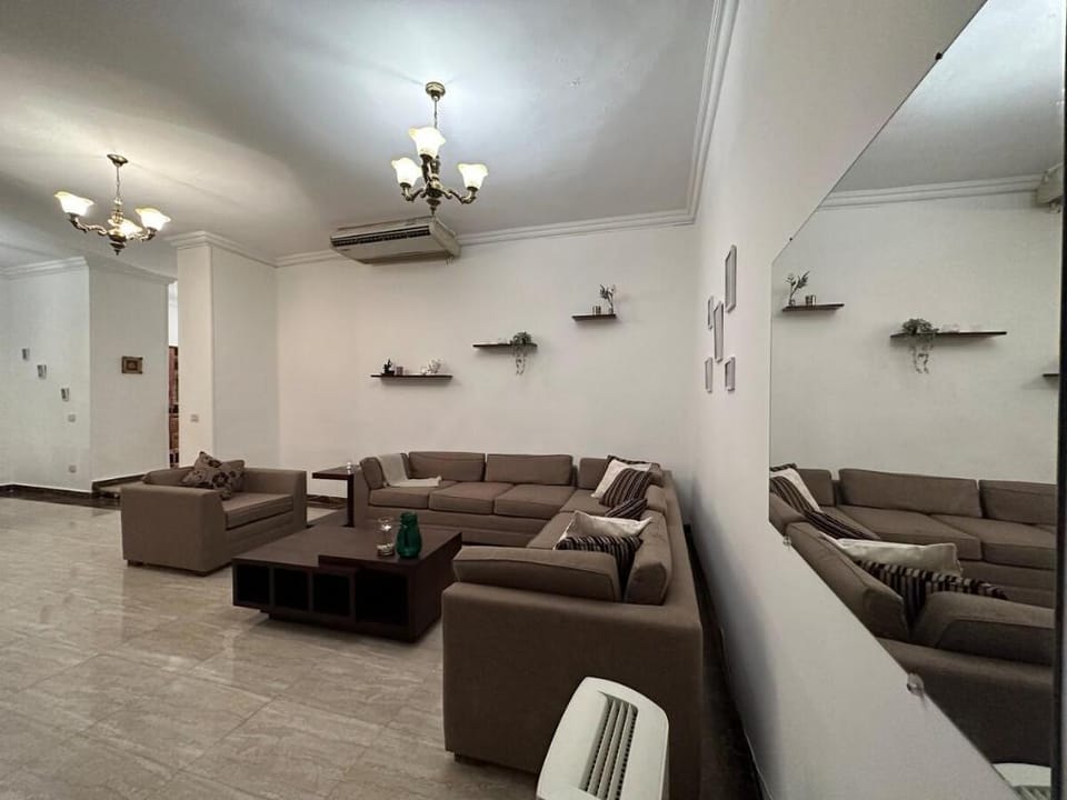Zamalek House 2 BDR cozy clean & full kitchen Vacation rental in Cairo