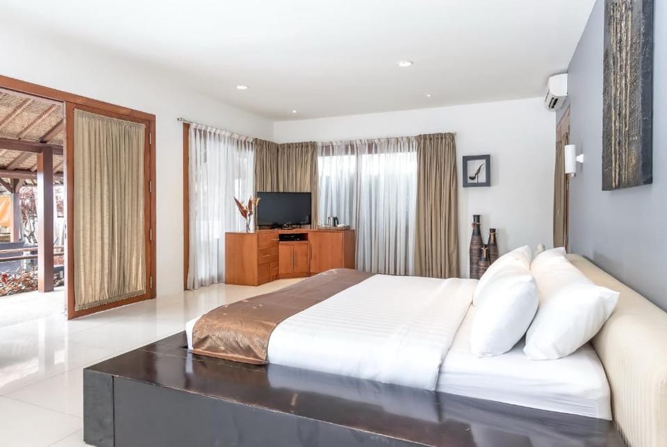 Stunning 6BDR Ocean Views In Jimbaran Hills Vacation rental in Kuta Selatan