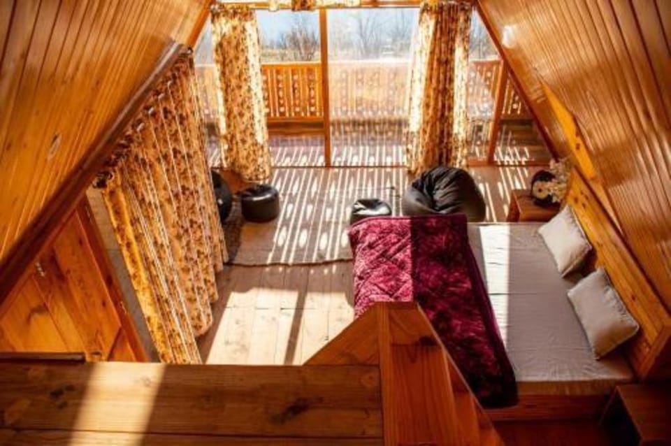 Palach Kothi - 02 Bedroom Attic Vacation rental in Himachal Pradesh