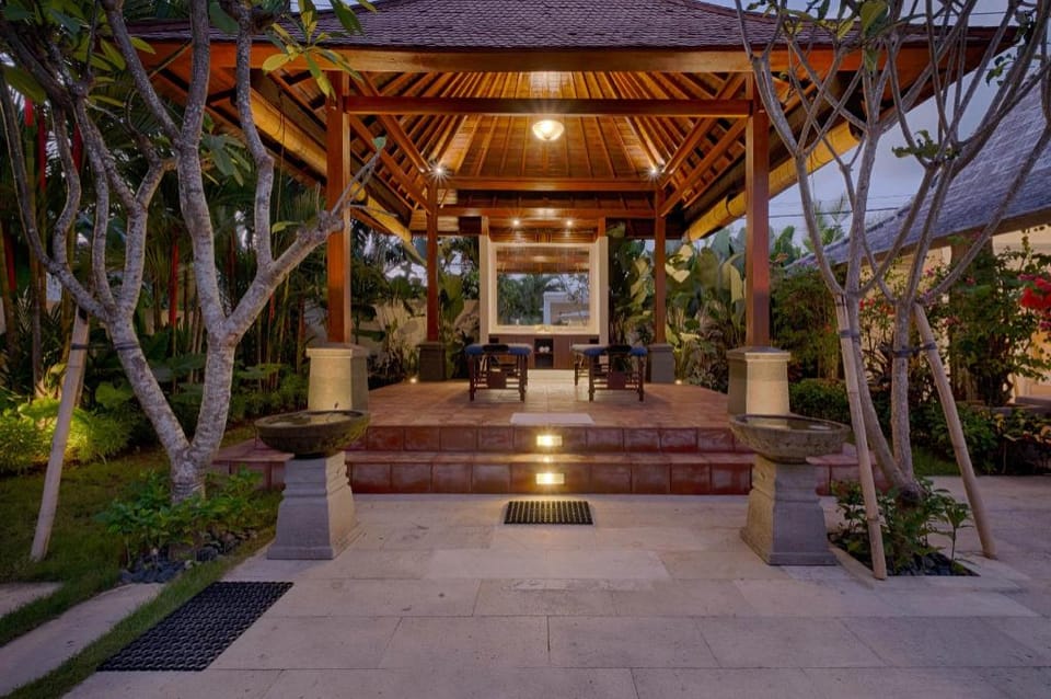 Paradise 3 BR Private White Villa at Canggu Y045 Villa in North Kuta