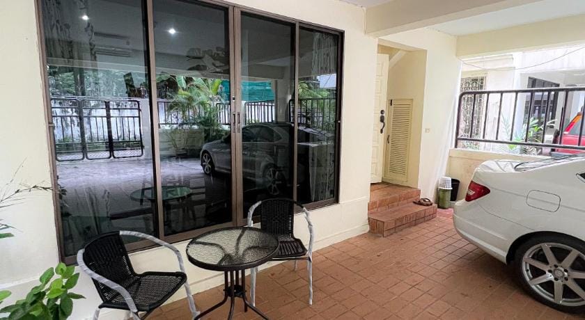 Sukhumvit 31 Sweet Home 7 beds - up to 12 guests Vacation rental in Bangkok