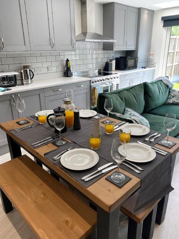 Superb townhouse near vibrant Gloucester Road Vacation rental in Bristol