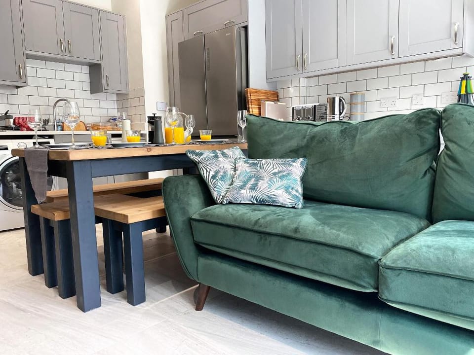 Superb townhouse near vibrant Gloucester Road Vacation rental in Bristol