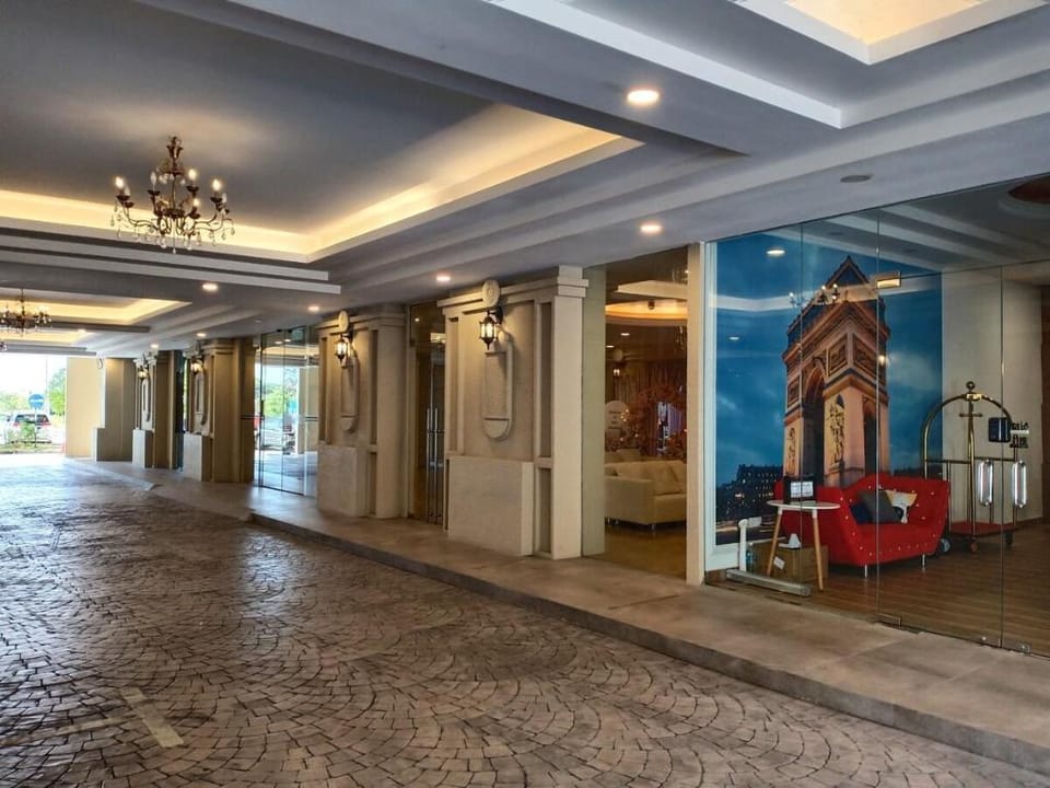 Queen Deluxe@Disney Suite Champs Elysees Apartment in Perak