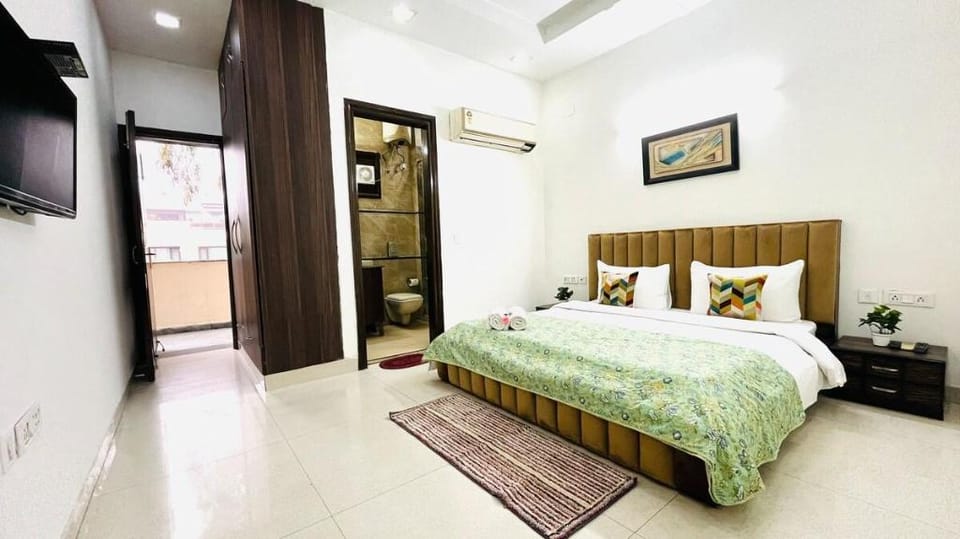 BluO 2BHK @ Greater Kailash | Lift Balcony Parking Apartment in New Delhi