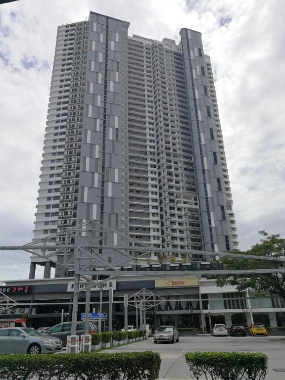 LM HomeyB 3BR Family Suite for 4-14 Pax#EV Charger Apartment in Tanjung Bungah