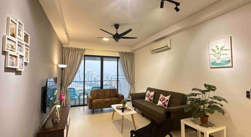 LM HomeyB 3BR Family Suite for 4-14 Pax#EV Charger Apartment in Tanjung Bungah