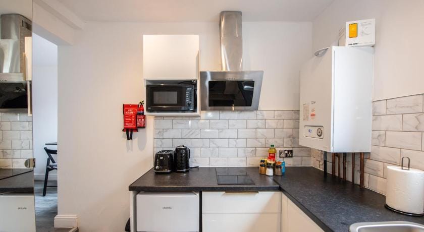 Five Seasons Liverpool City - Modern Studios near Anfield Hotel in Liverpool
