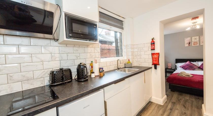 Five Seasons Liverpool City - Modern Studios near Anfield Hotel in Liverpool