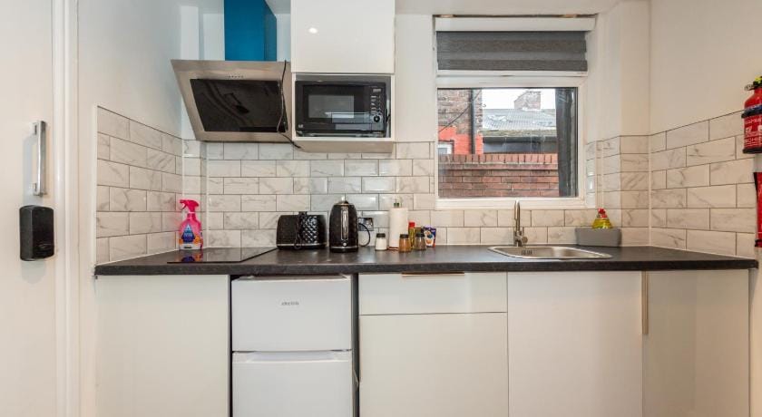 Five Seasons Liverpool City - Modern Studios near Anfield Hotel in Liverpool