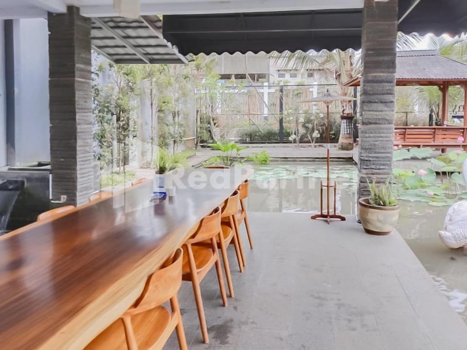 Khayrizsan Guest House Mitra RedDoorz Hotel in West Java