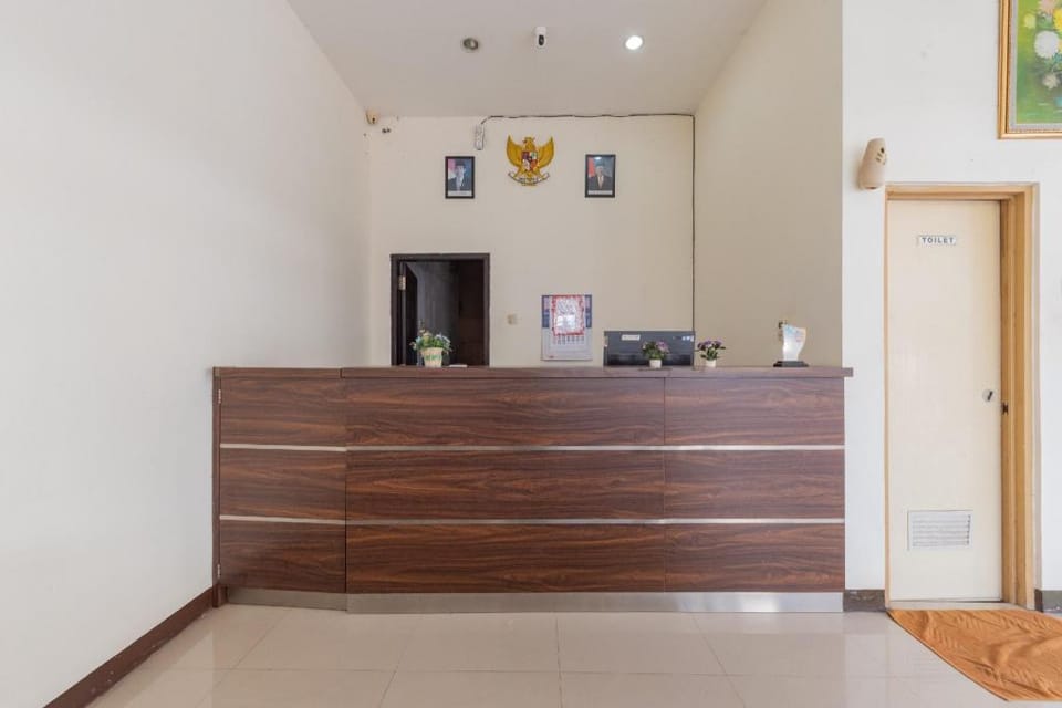 RedDoorz @ Kings Hotel near CSB Mall Hotel in West Java