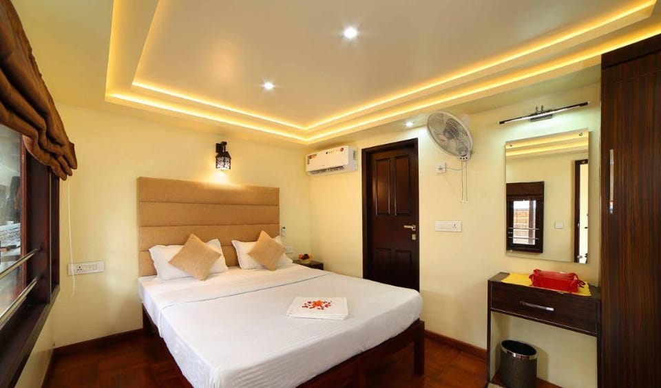 Meghavarsham Luxury cruise Hotel in Alappuzha