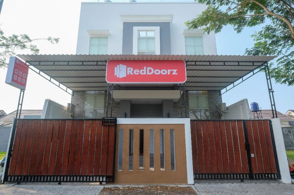 RedDoorz near Kawasan Bandara Ahmad Yani Semarang 2 Hotel in Indonesia
