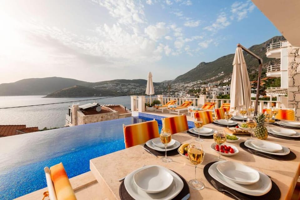 Kalkan 7 bedrooms Luxury Villa  infinity pool WIFI Villa in Kalkan Belediyesi