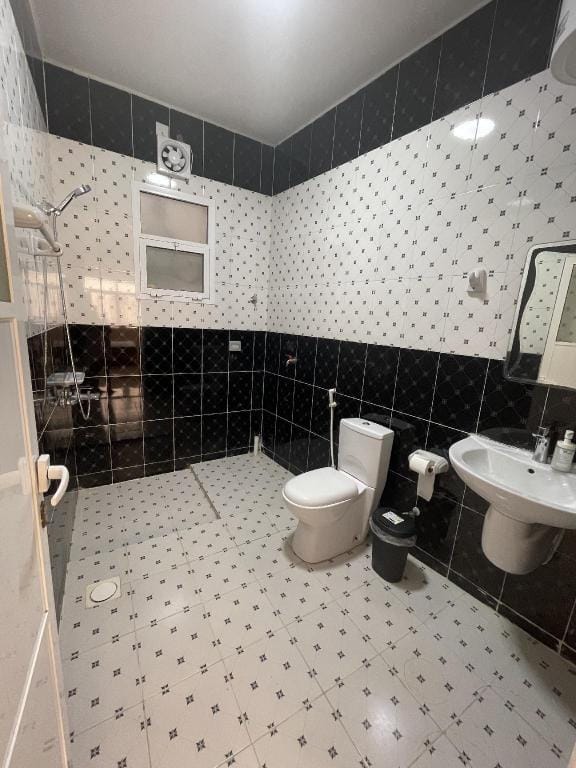 clean and comfortable master bedroom Vacation rental in Muscat
