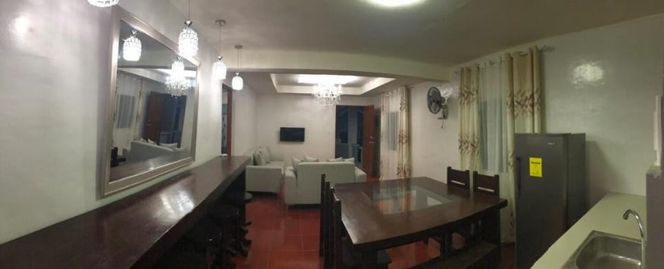TAGAYTAY CITY CHALET FREE WIFI+NETFLIX Vacation rental in Tagaytay