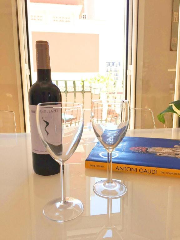 SUNNY APARTMENT IN GRÀCIA! BALCONY AND WIFI Apartment in Barcelona