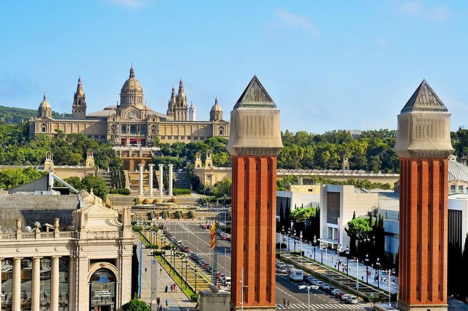 Sunny 2 bedroom Pl. Espanya-Sants. Just renovated. Apartment in Barcelona