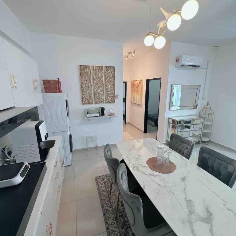 The Ambiance , Melaka l Town Area l Netflix l Wifi Apartment in Malacca