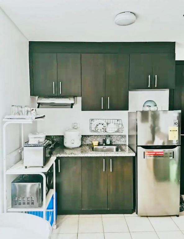 Two-bedroom Tower 3 Pioneer Woodlands w/ nice view Apartment in Mandaluyong
