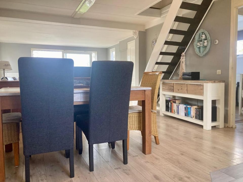 Holiday house Dijkrose 6 pers at lake Lauwersmeer Vacation rental in Anjum