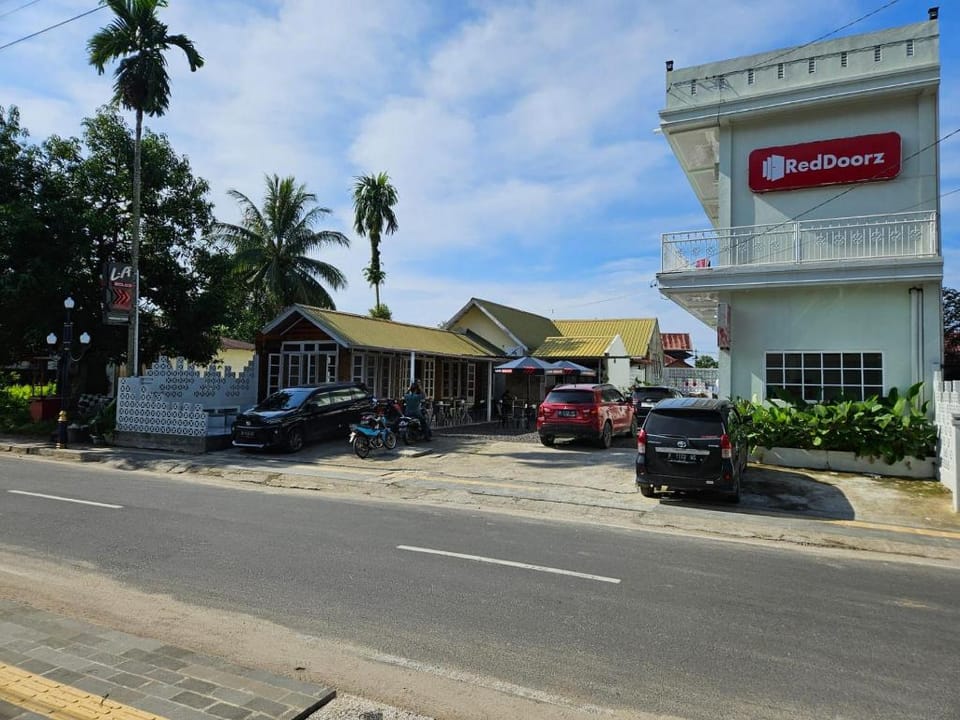 RedDoorz Syariah near Kantor Bupati Pantai Pandan Sibolga Hotel in Indonesia