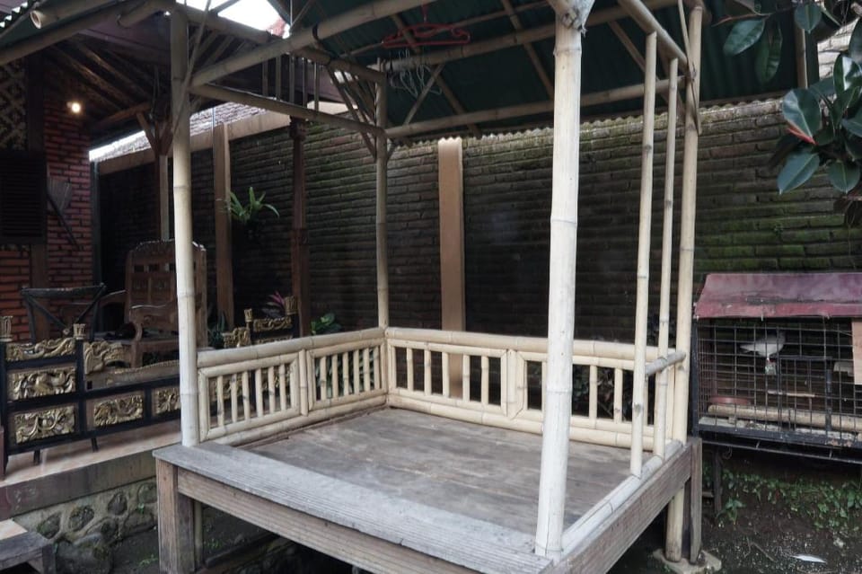 Hotel O Holy HomestayNearWisata Kopi Desa Tamansari Hotel in East Java