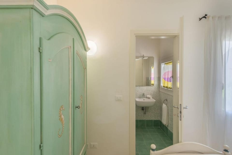 Elegant Residence Ea Bianca 2 Bedroom sleeps 6 plus extra bed available Apartment in Sardinia