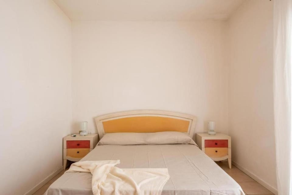 Elegant Residence Ea Bianca 2 Bedroom sleeps 6 plus extra bed available Apartment in Sardinia