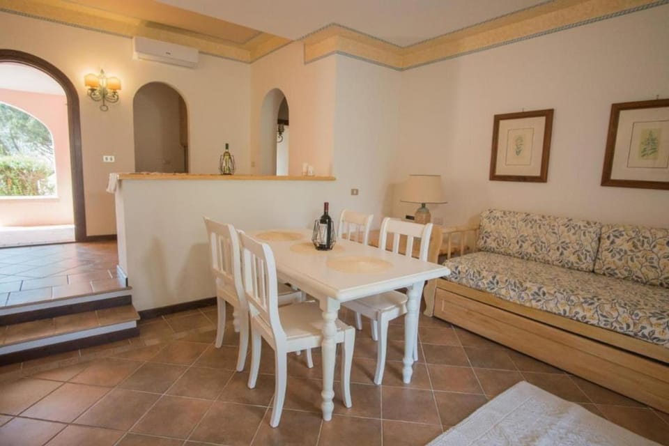 Beautiful Il Giardino degli Oleandri 1 Bedroom sleep 4, plus extra child Apartment in Sardinia
