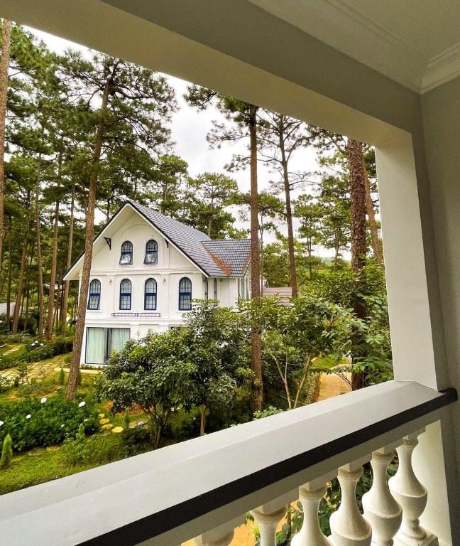 Vintage Villa (4br) surrounded by pine trees Villa in Dalat