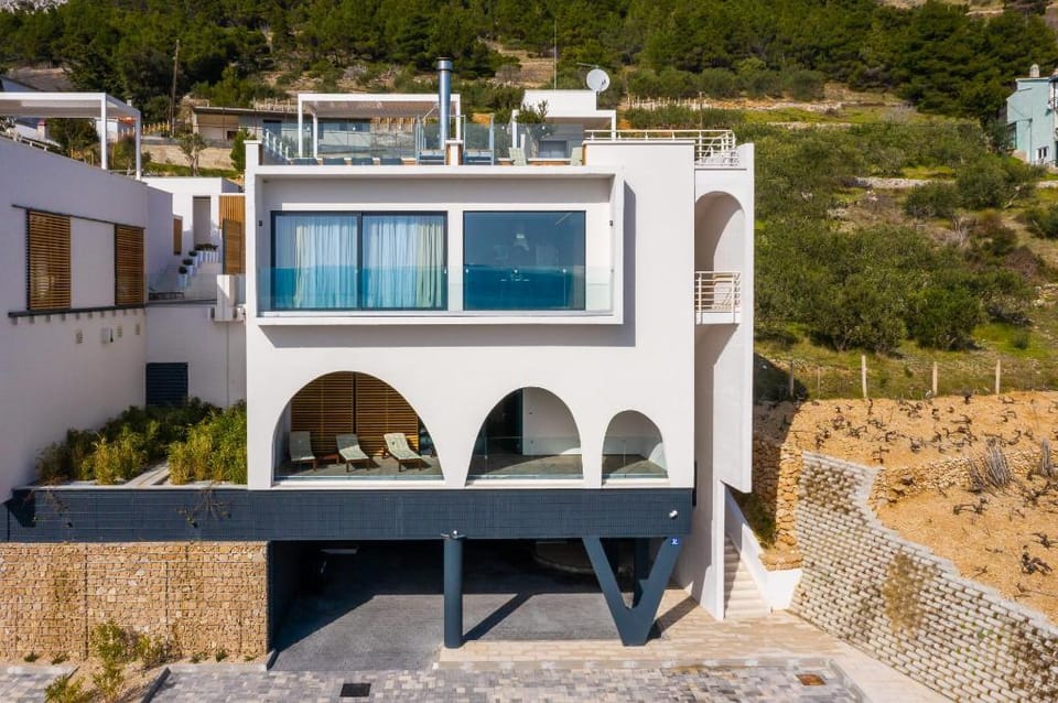 Bura in Marušići with 3 bedrooms and 3 bathrooms Apartment in Split-Dalmatia County