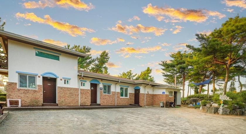 Taean  Haeyang Jungwon Pension Bed and Breakfast in South Korea