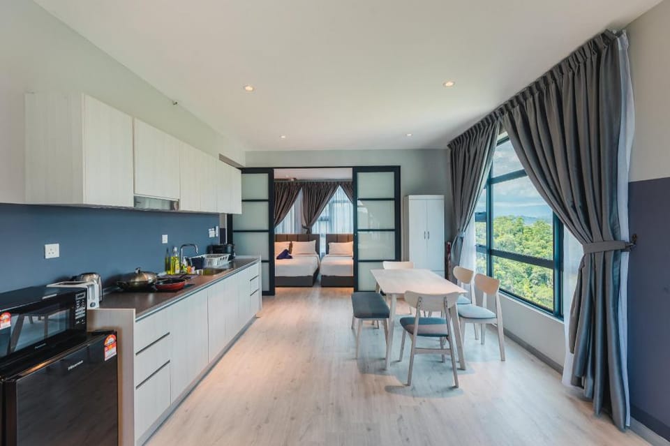 Jesselton Quay Deluxe Seaview 8pax by HayBay  Apartment in Kota Kinabalu