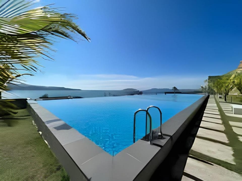 Jesselton Quay Deluxe Seaview 8pax by HayBay  Apartment in Kota Kinabalu