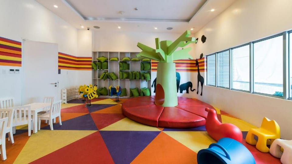 Eoonnie Staycation - Azure Pque Vacation rental in Paranaque