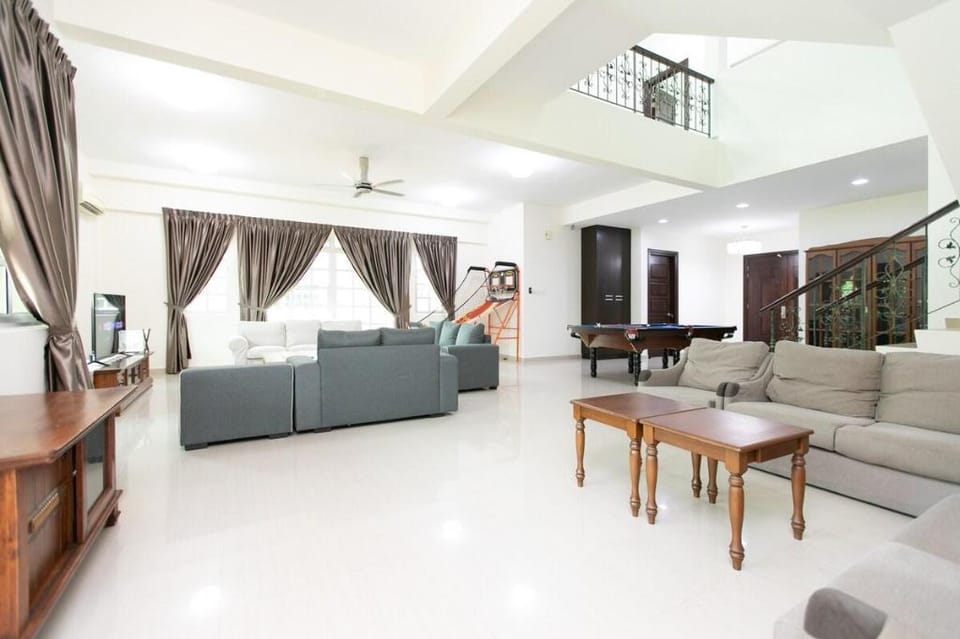 Tanjung Bungah 6BR 20Pax Bungalow w/ Snooker BBQ Vacation rental in Tanjung Bungah