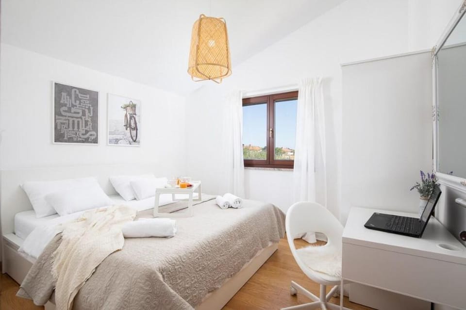 Cesare Apartment with Swimming Pool and Sea View Apartment in Medulin