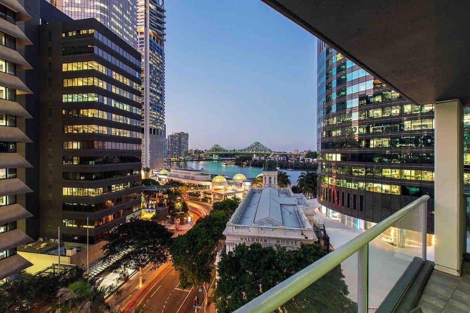 Heart of City with Pool & Spectacular River Views Apartment in Kangaroo Point