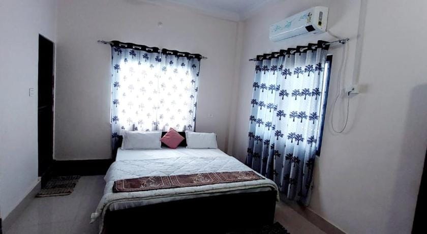 OYO Home Pandey's Home Stay Hotel in Uttar Pradesh