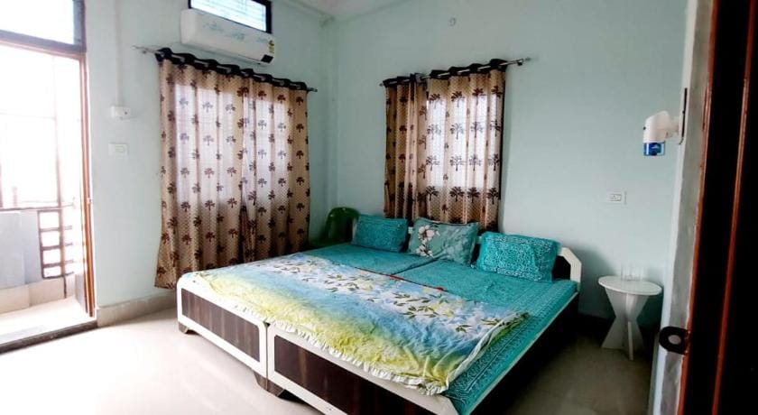 OYO Home Pandey's Home Stay Hotel in Uttar Pradesh